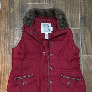 Red Puffer Vest with Faux Fur Collar Eddie Bauer y2k vintage 700 fill M petite